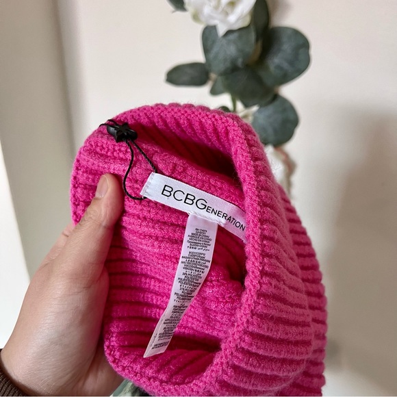 NWT BCBG Generation Pom Pom Hat - Picture 5 of 6